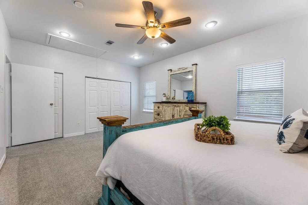 5/3 With A Heated Pool 2 Min From Beach, Updated Galveston Bagian luar foto