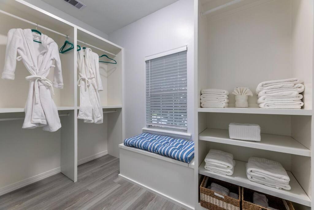 5/3 With A Heated Pool 2 Min From Beach, Updated Galveston Bagian luar foto