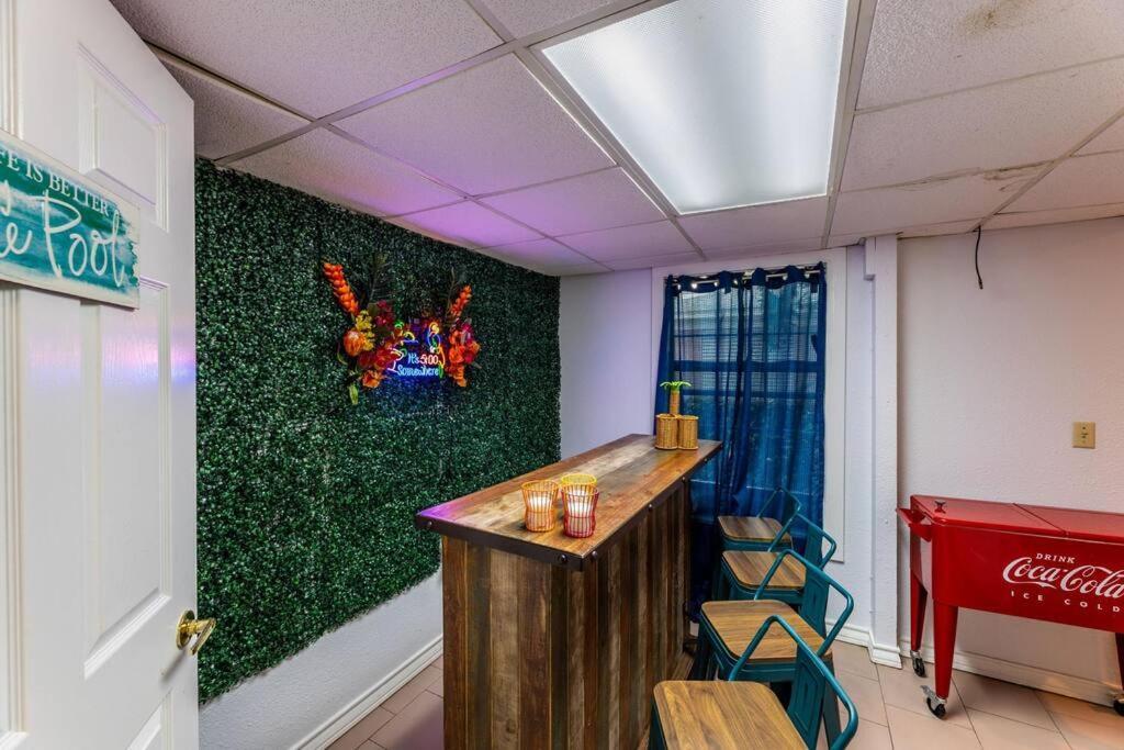 5/3 With A Heated Pool 2 Min From Beach, Updated Galveston Bagian luar foto