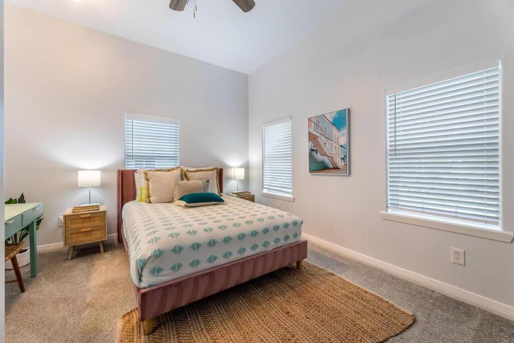 5/3 With A Heated Pool 2 Min From Beach, Updated Galveston Bagian luar foto