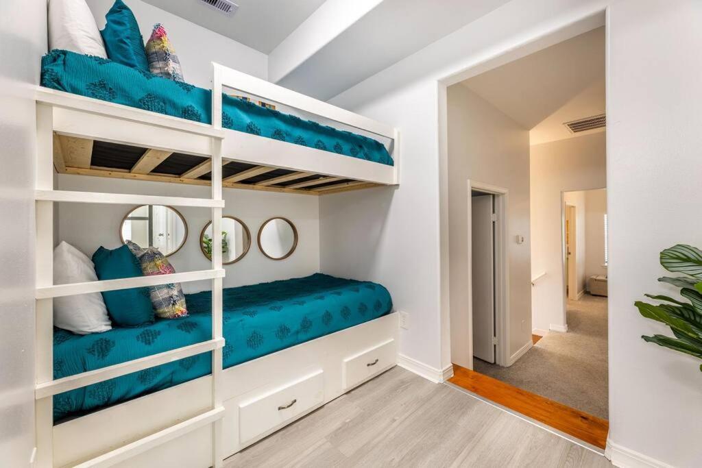 5/3 With A Heated Pool 2 Min From Beach, Updated Galveston Bagian luar foto