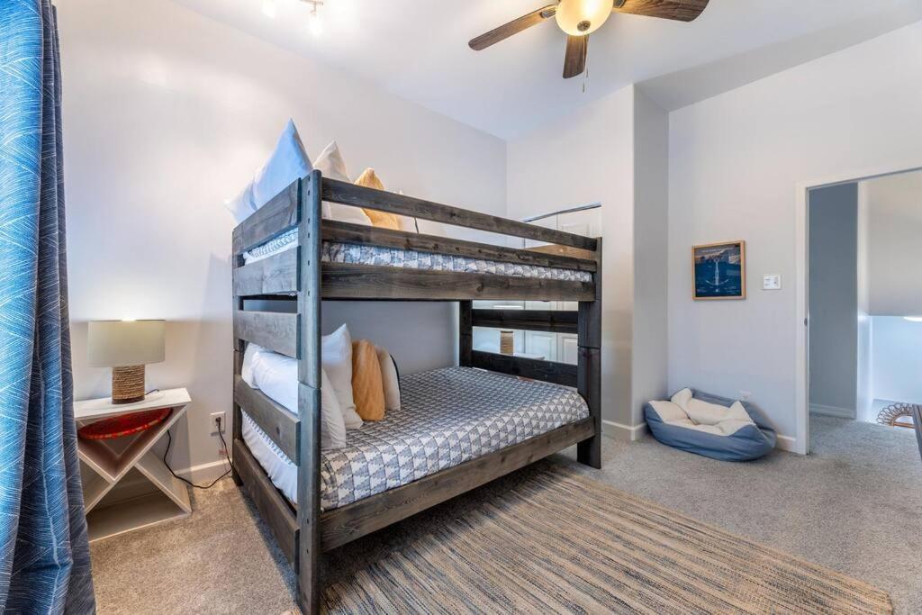 5/3 With A Heated Pool 2 Min From Beach, Updated Galveston Bagian luar foto
