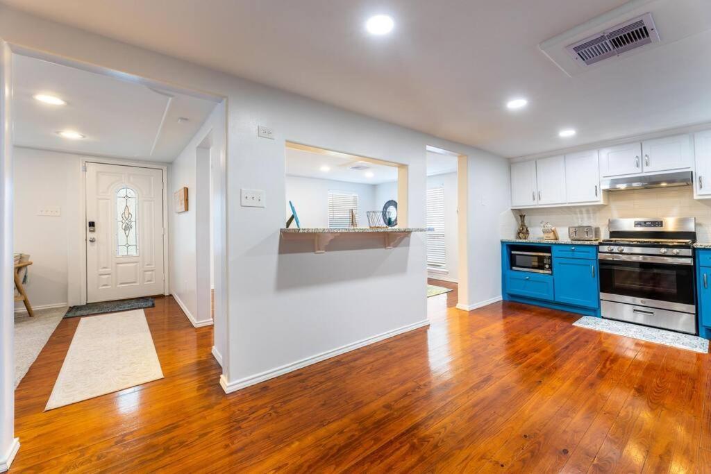 5/3 With A Heated Pool 2 Min From Beach, Updated Galveston Bagian luar foto